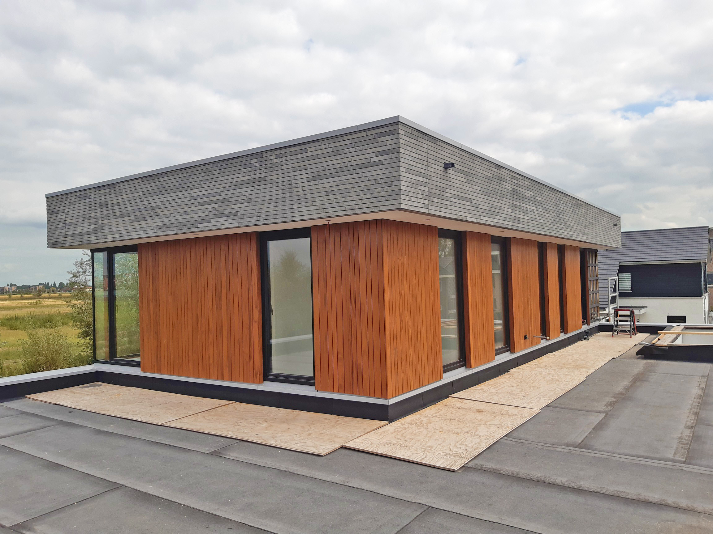 Gevelbekleding Radiata Pine open gemonteerd Gevelbekleding Radiata Pine open gemonteerd