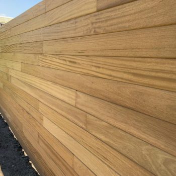 Iroko gesloten horizontaal