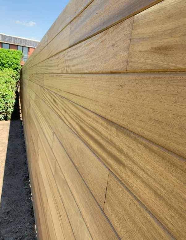 Iroko gesloten gevelbekleding
