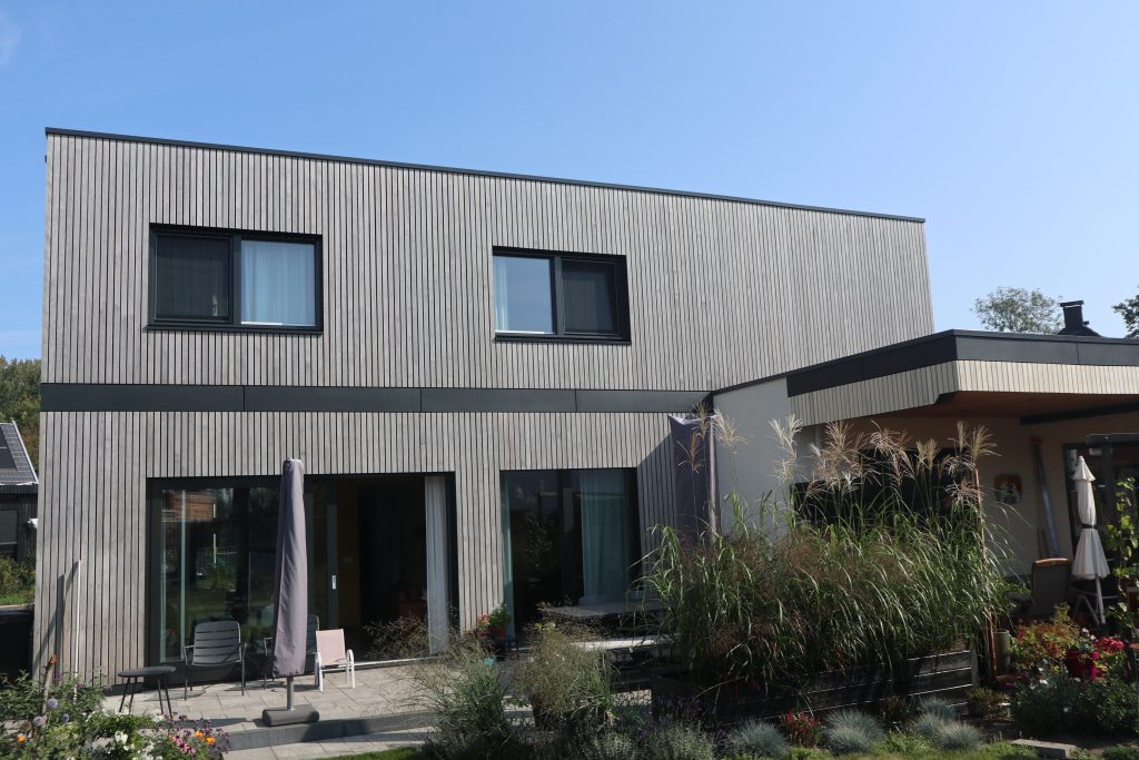 woonhuis bekleed met Accoya gevelbekleding