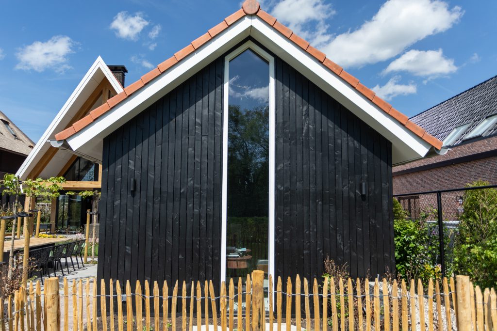 zwarte schuur van Douglas hout