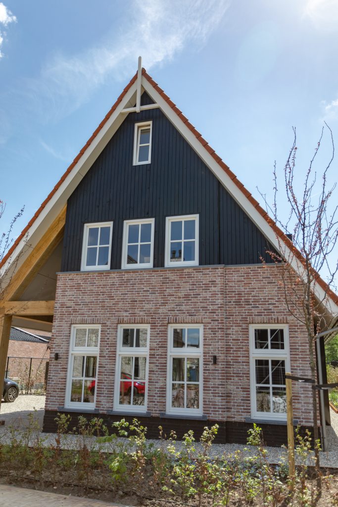 woonhuis met zwarte douglas