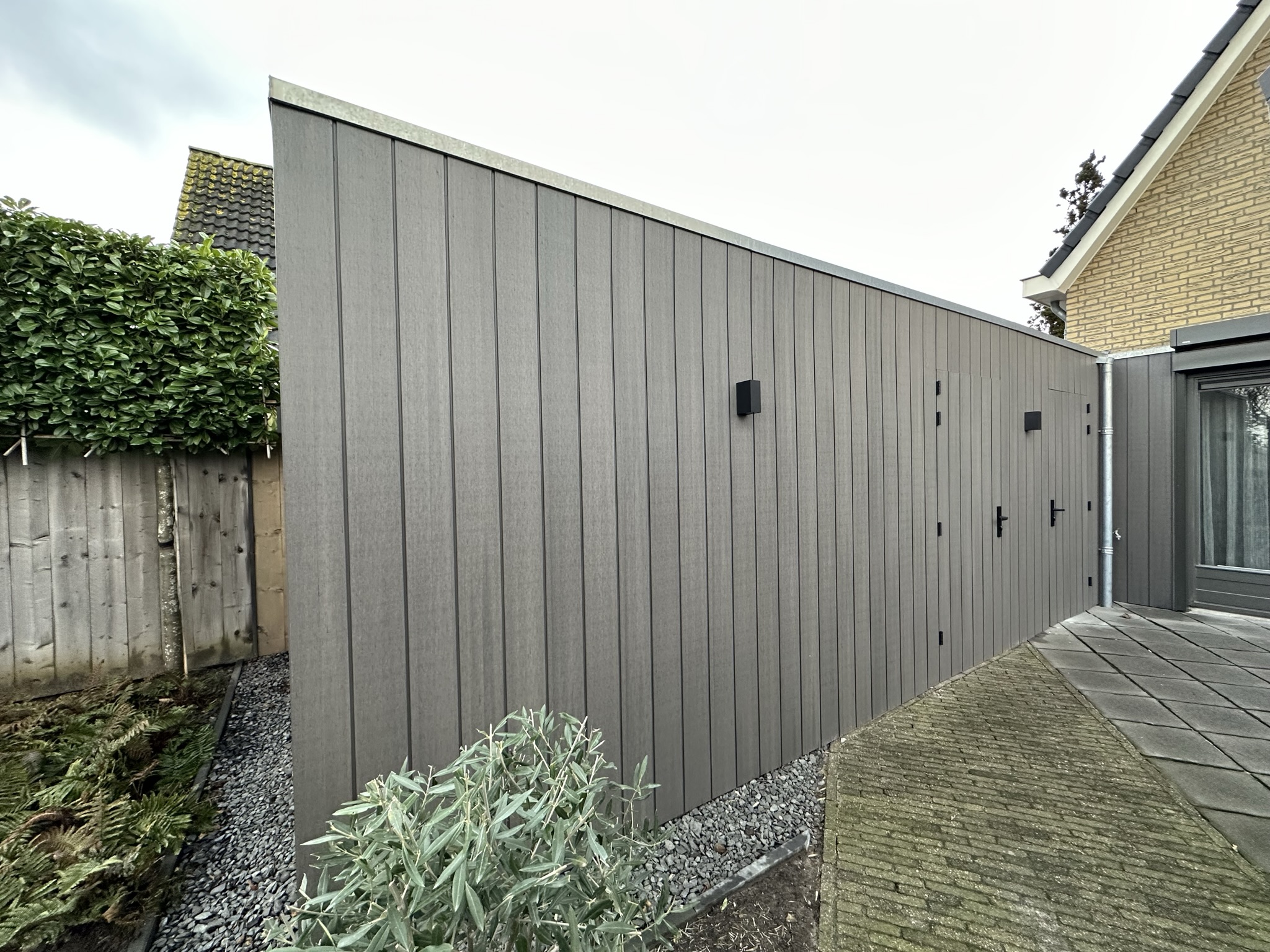 fiberon_Xtreme_Grey sfeer 3 gesloten verticale composiet gevel