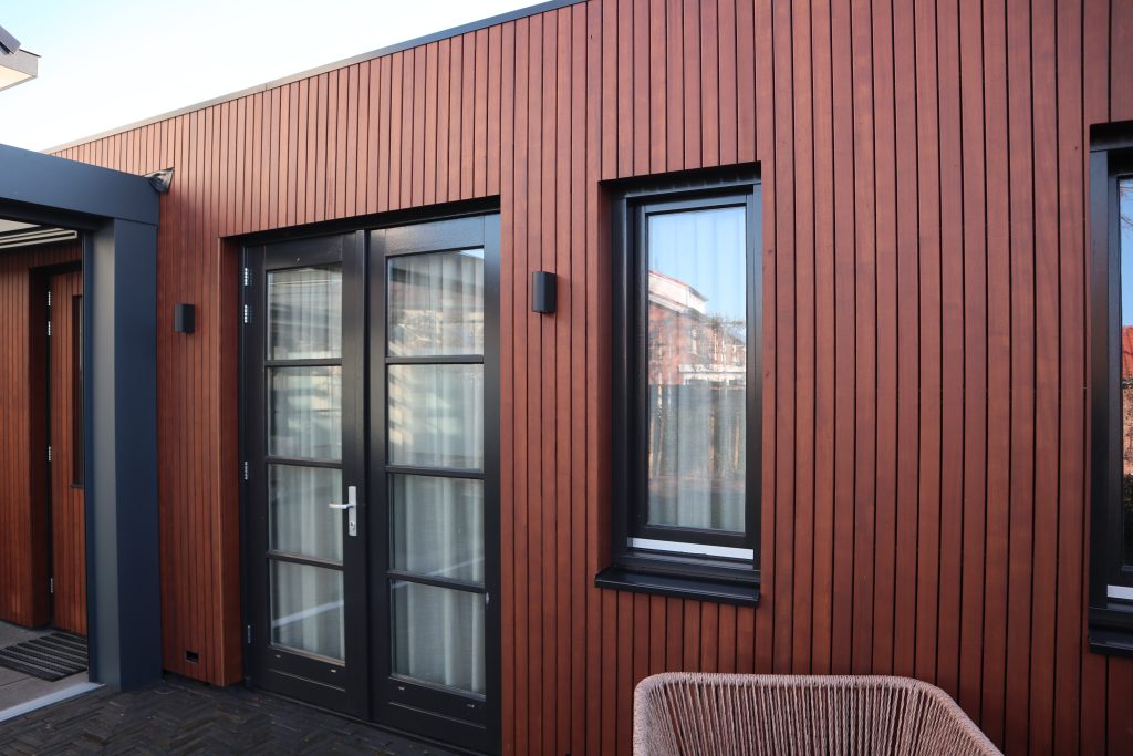Thermo Ayous op kleur gebeitst