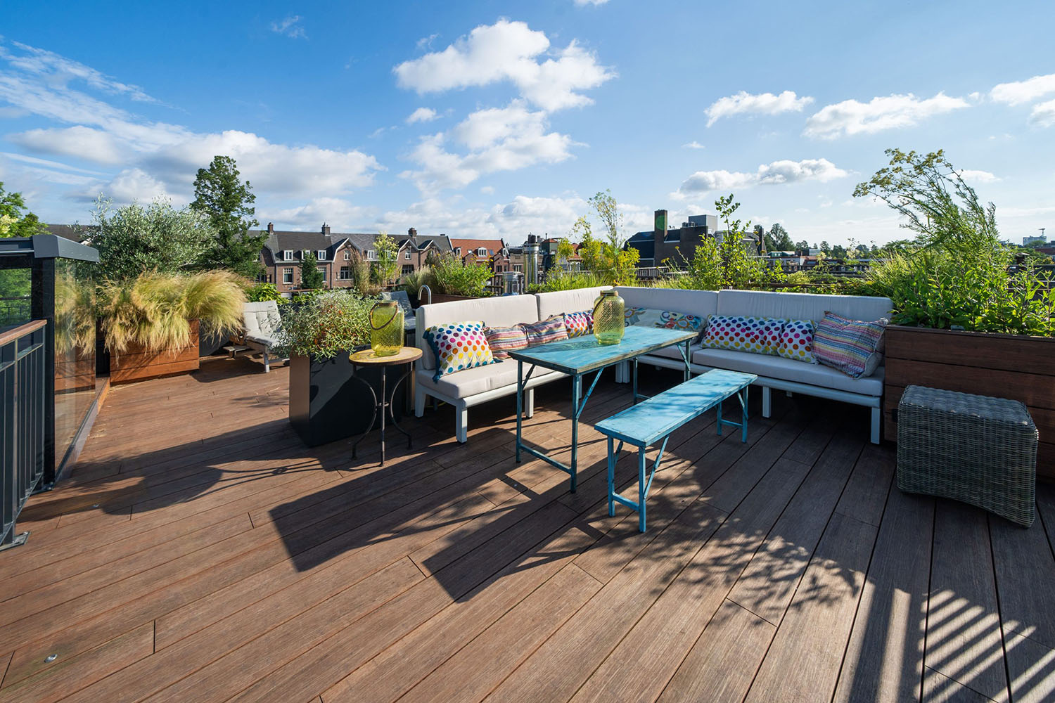 Dakterras van bamboe vlonderplanken
