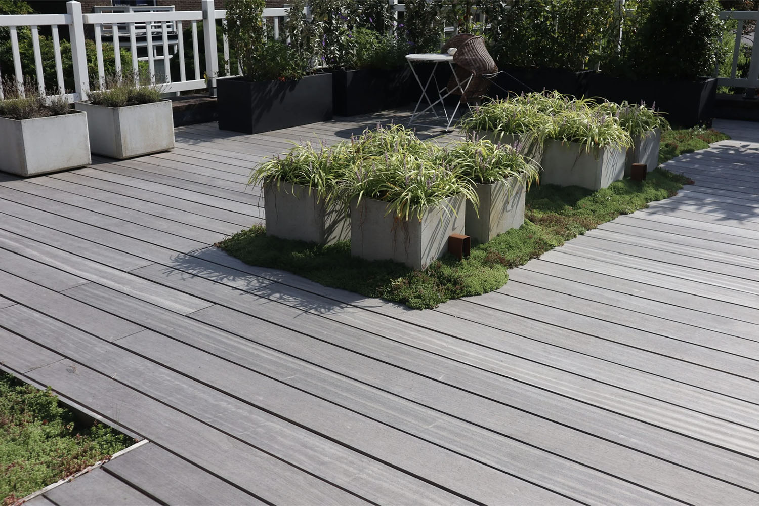 Voorbeeld terras padouk vergrijsd