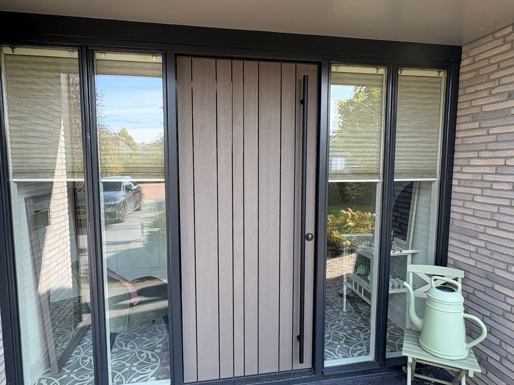 Deur bekleed met hout