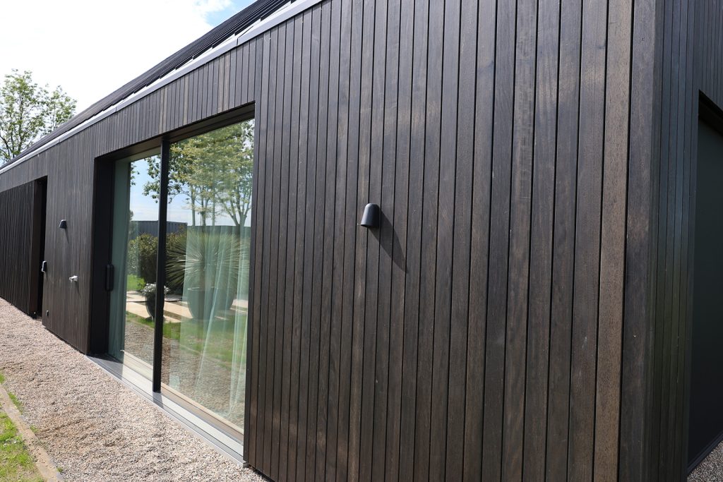 verticale Fraké gevelbekleding antraciet