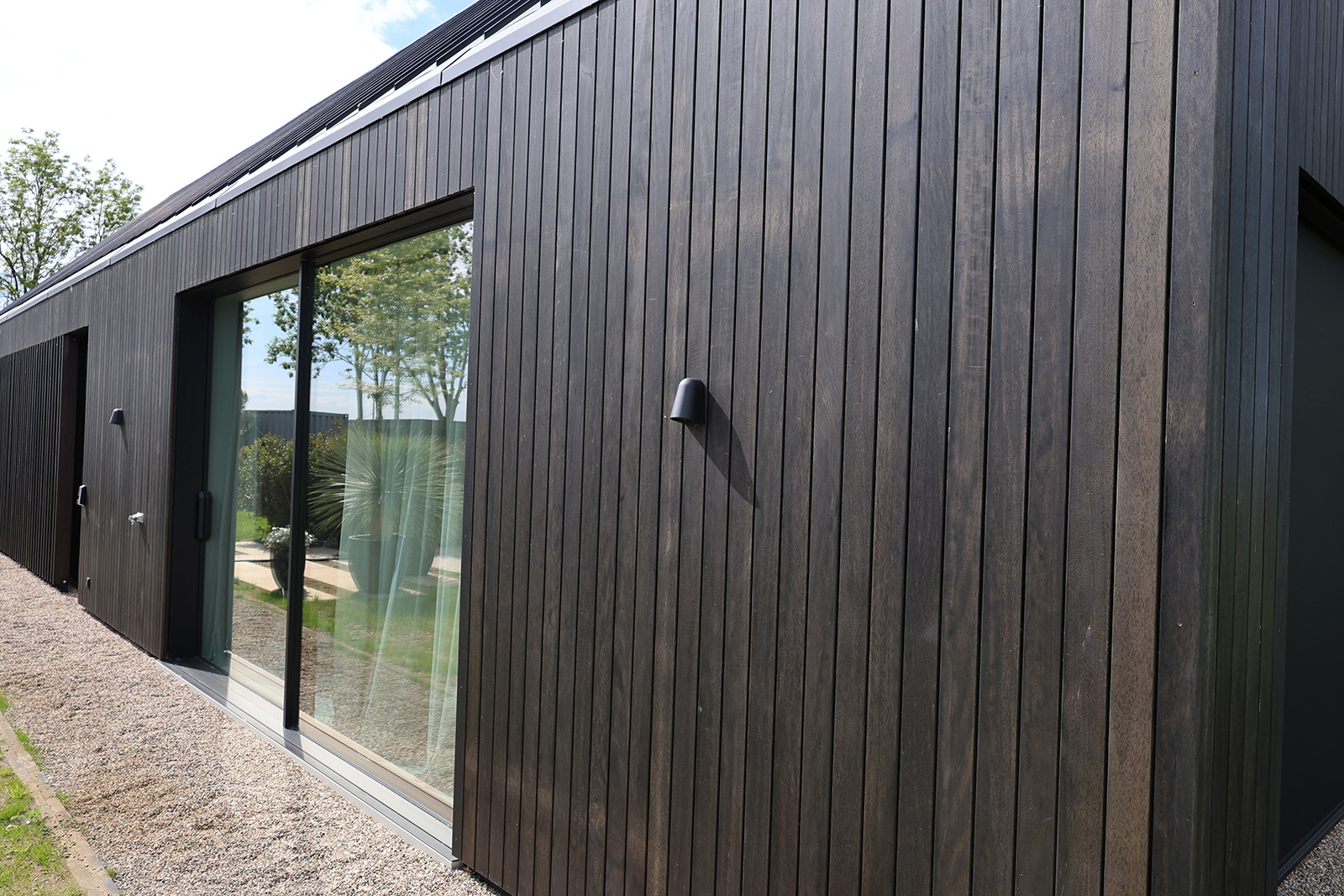 verticale Fraké gevelbekleding antraciet verticale Fraké gevelbekleding antraciet