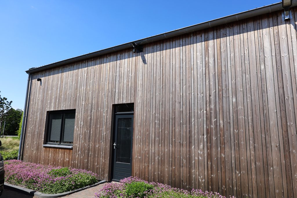 Gevel bekleed met Thermo Vuren