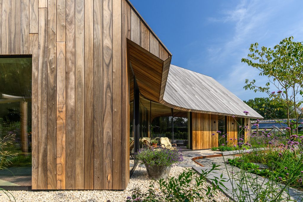 Woning bekleed met Padouk gevelbekleding