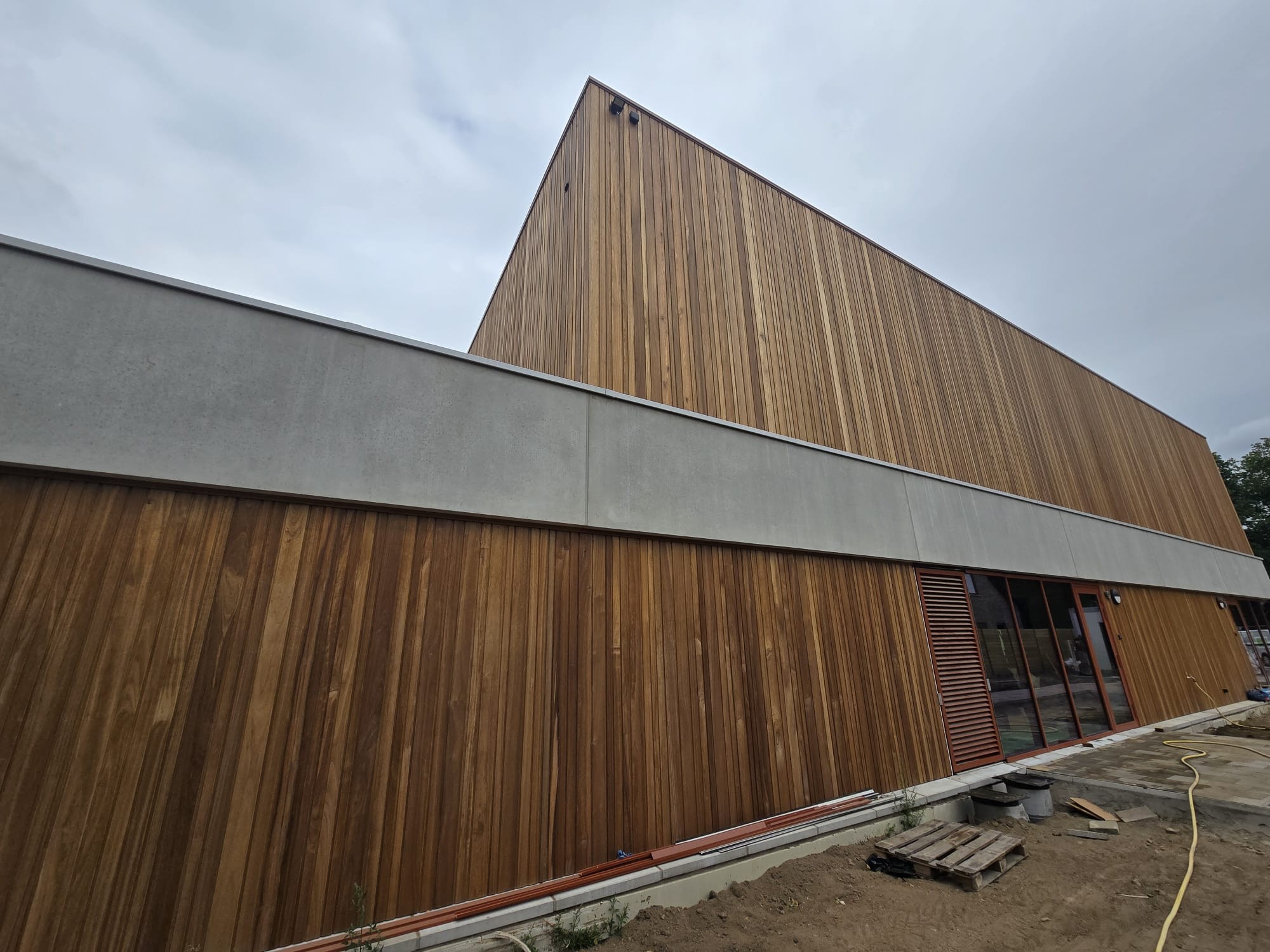 Basralocus gevelbekleding - Eden BV