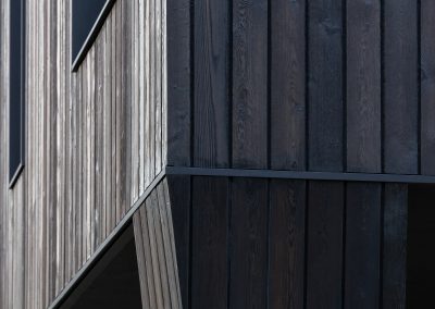Zwarthout gevelbekleding