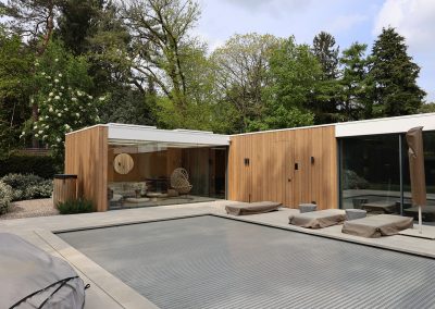 Poolhouse met hout bekleed