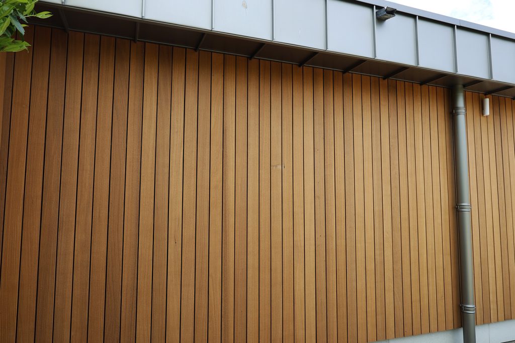 Wand bekleed met Thermo Ayous