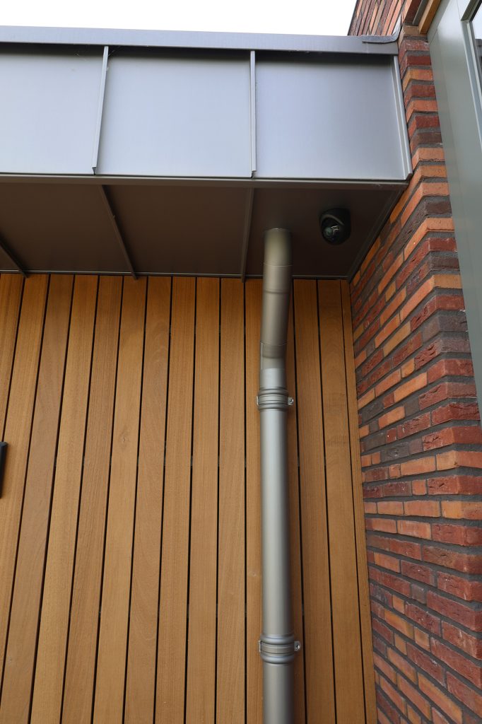 Buitenmuur bekleed met Ayous