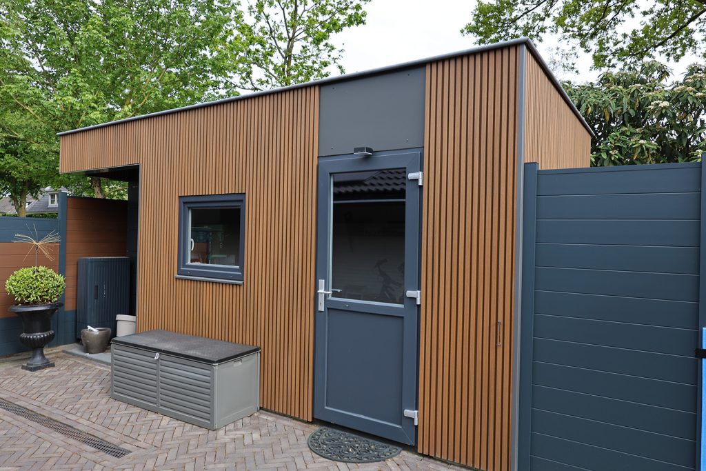 Schuurtje met WEO kunststof gevelbekleding