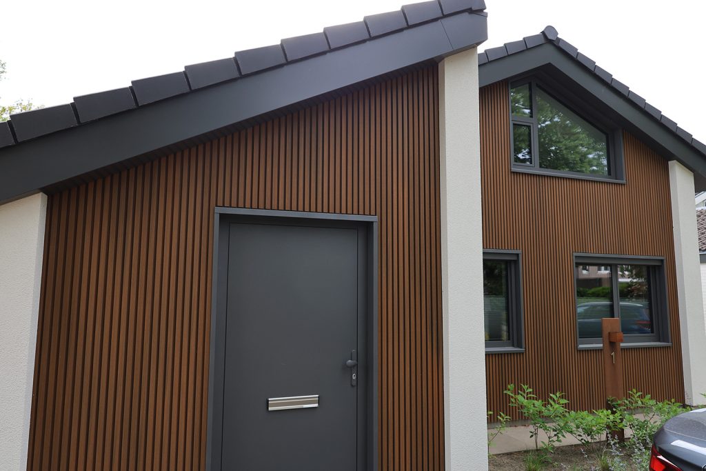Kunststof gevelbekleding in Teak