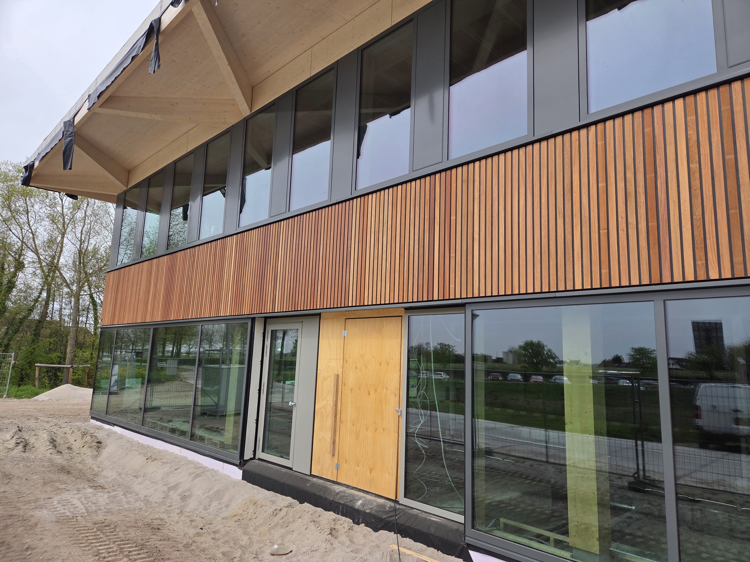 houten gevelbekleding voor openbare gebouwen