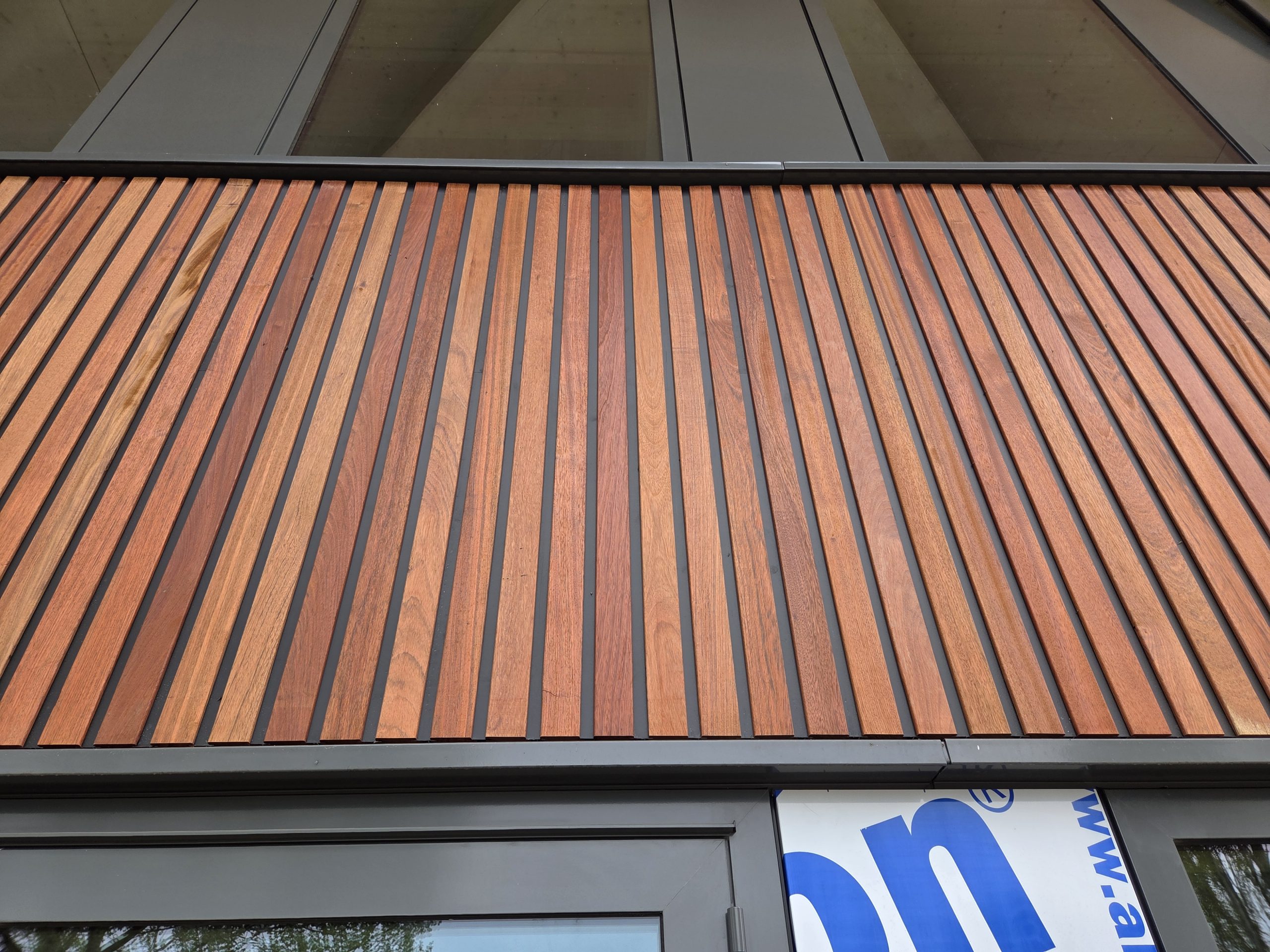 brandveilige houten gevel utiliteitsbouw